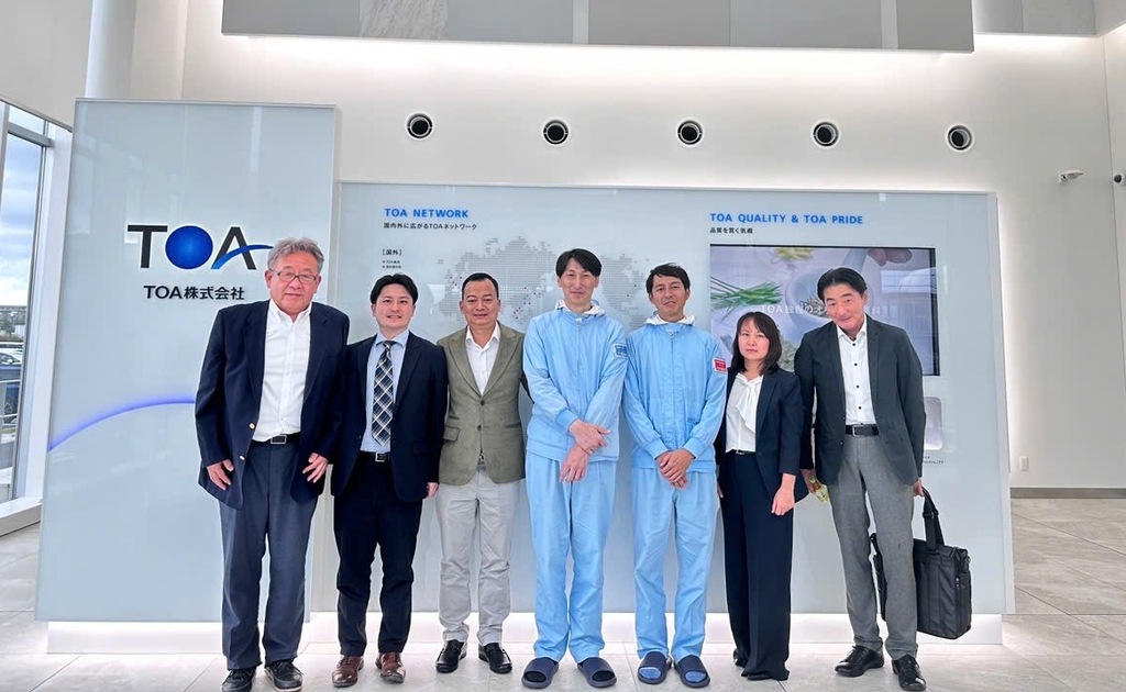 TOA株式会社 — GINGAS訪問記念撮影