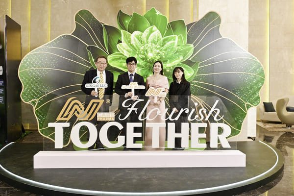 パートナー集合写真 2