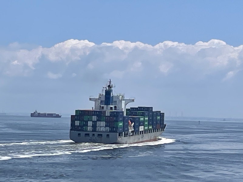 コンテナ船の航行・国際物流